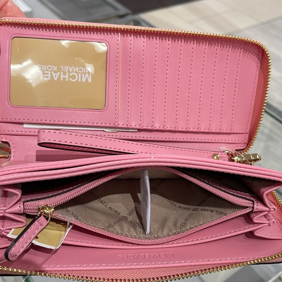 MICHAEL KORS JST 
Leather Continental Wristlet Phone Case Wallet 
Carnation 
NWT - Picture 10 of 16